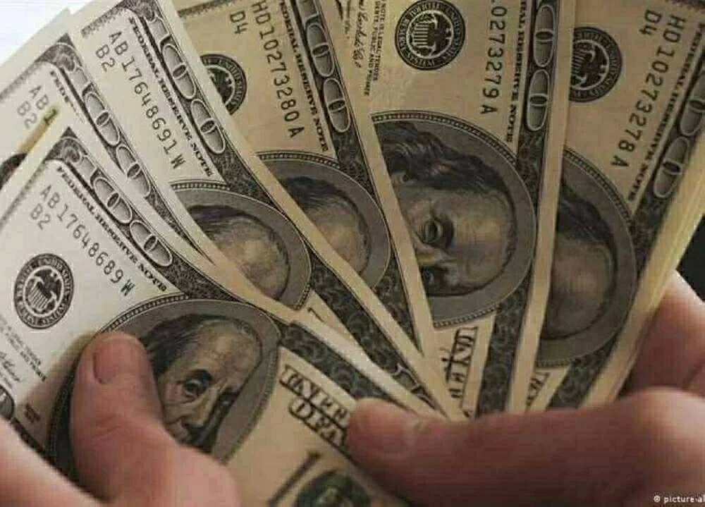 سعر الدولار مقابل الجنيه المصري اليوم الإثنين 2 فبراير 2026.. المستجدات والأسعار الرسمية