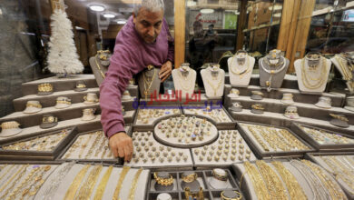 سعر الذهب يتراجع في محلات الصاغة.. هل يتجه لمزيد من الانخفاض؟