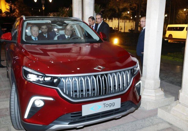 سيارة توج محمية بالفولاذ وتبلغ قيمتها 3.5 مليون جنيه هدية أردوغان للرئيس السيسي