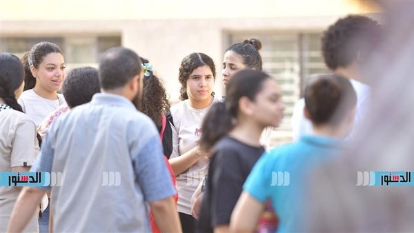 طلاب الثانوية العامة يتوافدون أمام مكاتب التسجيل في اليوم الأخير قبل إغلاق الاستمارة الإلكترونية الخميس 5 فبراير**