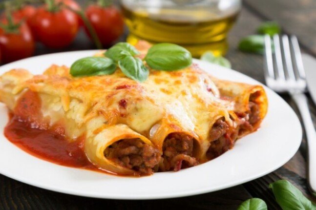 قوام خفيف وطعم رائع وصفة كانيلوني باللحمة المفرومة بطريقة سهلة ولذيذة