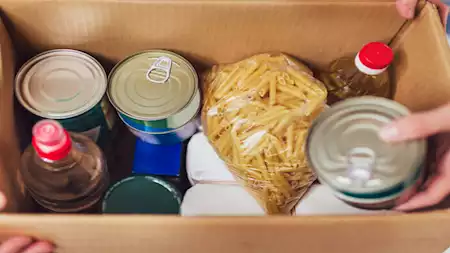 كراتين الخير في رمضان بأسعار متنوعة وكوبونات لشراء المساعدات الأسر المحتاجة