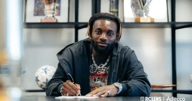 لانس الفرنسي يتعاقد مع ماكسيمان مجانًا بعد تعرضه للعنصرية