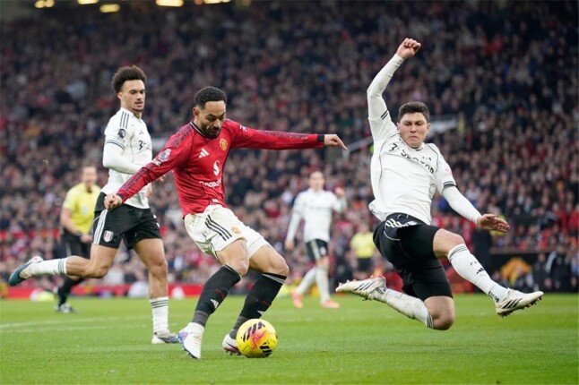 مانشستر يونايتد يسجل أرقامًا قياسية جديدة بعد تألقه وفوزه المثير على فولهام