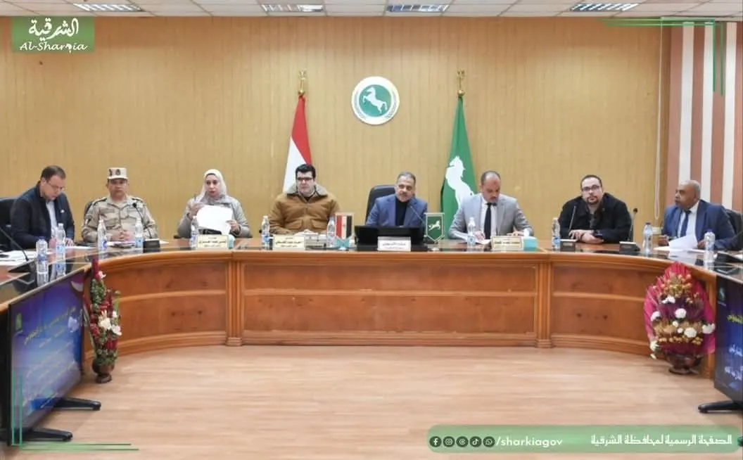 محافظ الشرقية يطالب بسرعة استكمال إجراءات تكافل وكرامة في اجتماعه مع المواطنين