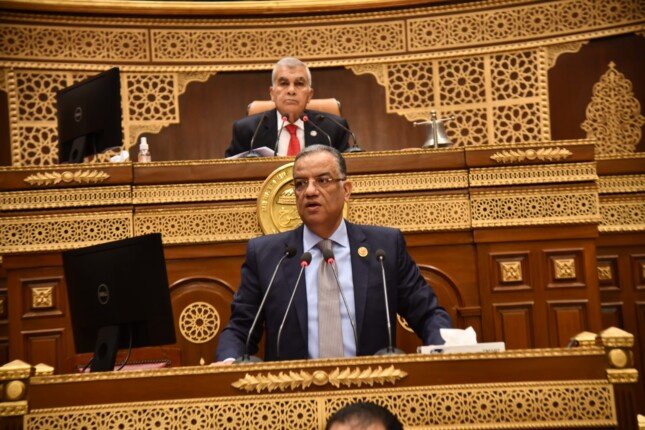 محمود مسلم يطالب الحكومة بوضع خطة عاجلة لتعزيز المنع والمناعة وحماية الأطفال من الفوضى الرقمية