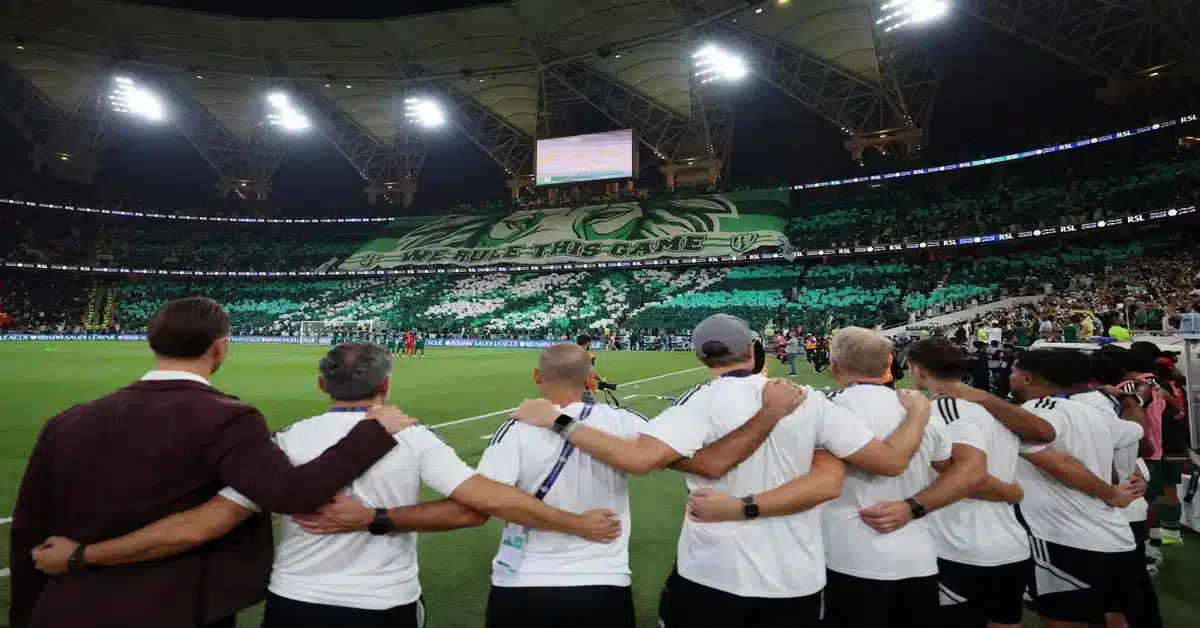 مدرب منتخب أوروبي كبير يزور معسكر الأهلي في خطوة مثيرة للجدل