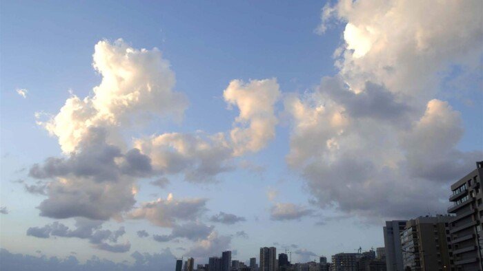 مفاجآت في درجات الحرارة وتوجيهات الأرصاد الجوية للتحذير من تغيرات جوية خطيرة خلال الأيام المقبلة