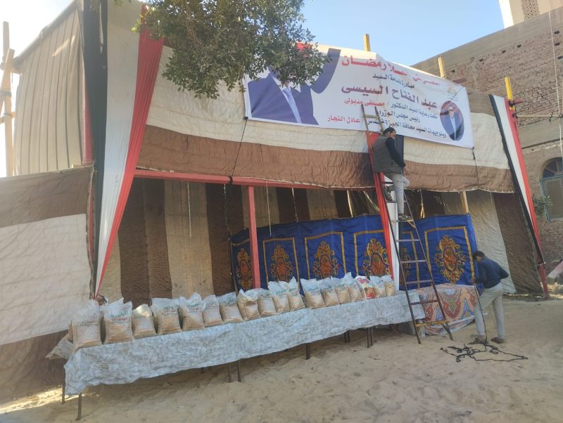 نائب رئيس مدينة أبو النمرس يتفقد عملية نظافة وتجهيز معرض أهلاً رمضان بالمنوات وطموه