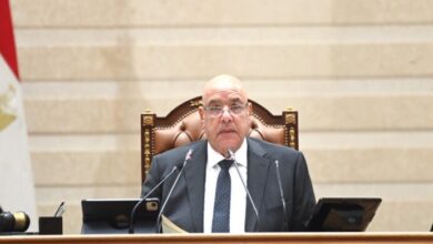 هشام بدوي يحذر النواب من مغادرة القاعة قبل انتهاء الجلسة ويؤكد على أهمية الالتزام بقوانين البرلمان