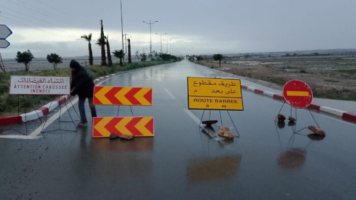 وزارة التجهيز والماء تنبه السائقين من اضطرابات محتملة على الطرق بسبب الأمطار الرعدية والتساقطات الثلجية الكثيفة