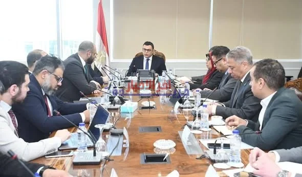 وزير الإسكان يتابع خطوات إطلاق منصة تصدير العقار لتعزيز الاستدامة وتسهيل العملية الاستثمارية