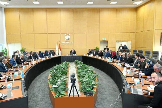 وزير الإسكان يوجه بزيادة الاعتماد على المنتج المحلي في تنفيذ مشروعات القطاع الخاص لتعزيز التنمية المستدامة