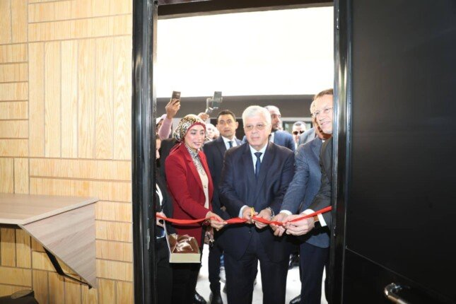 وزير التعليم العالي ومحافظ الأقصر وسفير إسبانيا يفتتحون مركز تمكين للإبداع بجامعة الأقصر