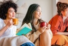 أبراج تفضل قضاء إجازة عيد الفطر في المنزل: لماذا يختارون الاستمتاع مع العيال الكبيرة؟