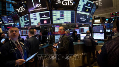 أسهم أمريكا تتراجع مع تأجيل خفض أسعار الفائدة إلى عام 2027: تحليل الأسباب والتوقعات