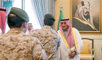أمير منطقة تبوك يستقبل المهنئين بعيد الفطر في أجواء مليئة بالفرح والوحدة
