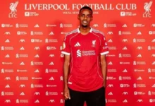 إيزاك يثير الجدل بعد مشاركته في تدريبات فريق ليفربول استعدادًا للموسم الجديد