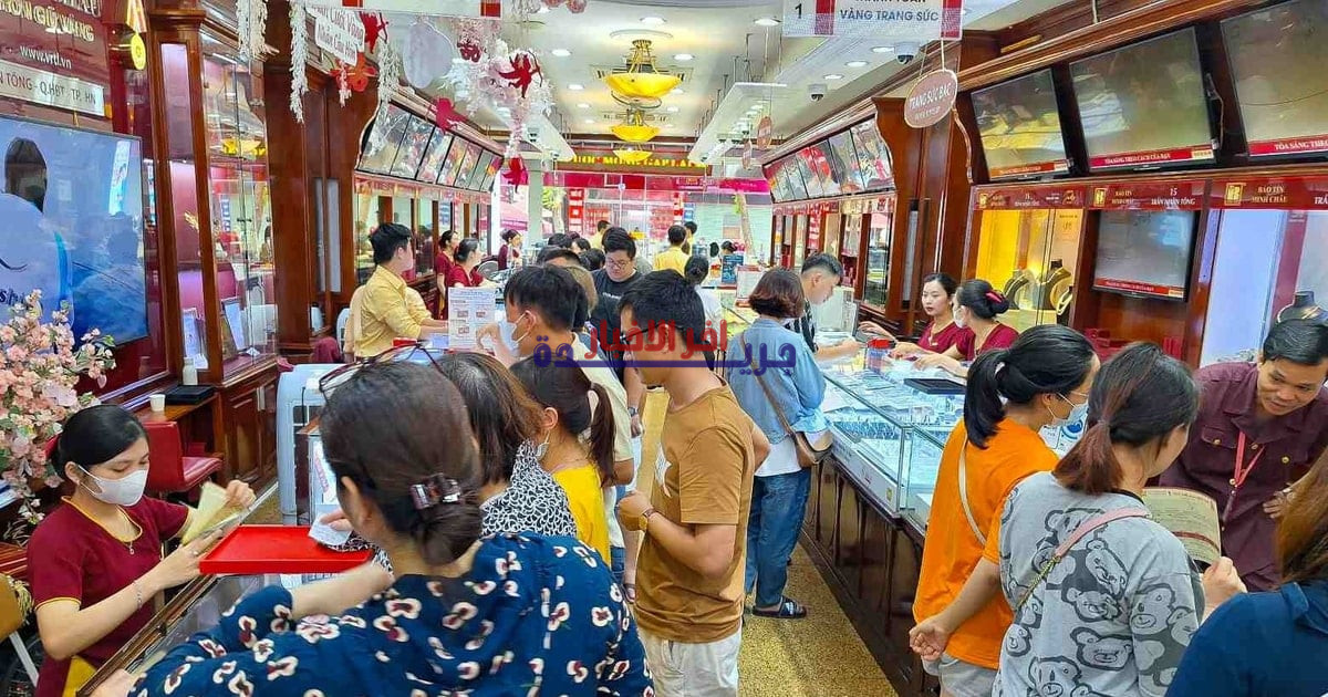 ارتفاع تاريخي لذهب شركة SJC: سعره يُسجل زيادة بمقدار 600,000 دونغ ليصل إلى 176.1 مليون دونغ