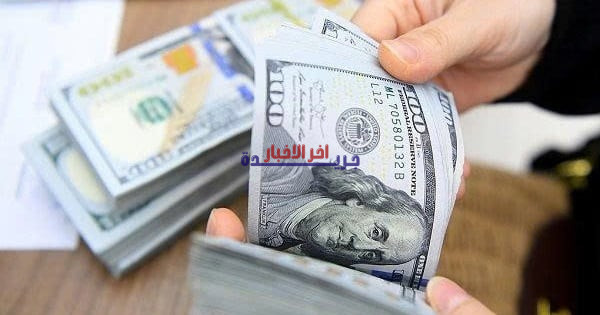ارتفاع سعر السوق السوداء إلى 27,080 دونغ فيتنامي مقابل الدولار الأمريكي يثير غضب المستخدمين
