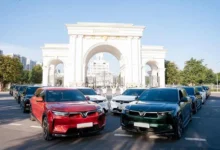 المستهلكون يتجهون بشكل متزايد نحو السيارات الكهربائية مع تزايد تقلبات أسعار البنزين