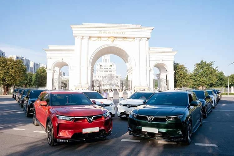 المستهلكون يتجهون بشكل متزايد نحو السيارات الكهربائية مع تزايد تقلبات أسعار البنزين