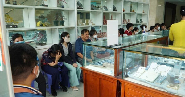 انخفاض تاريخي في أسعار الذهب مساء 19 مارس يثير موجة من التقلبات في السوق المالية