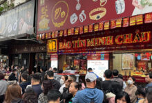 انخفاض حاد في أسعار الذهب يدفع سكان هانوي للتهافت على شراء الذهب عند أدنى سعر في التاريخ