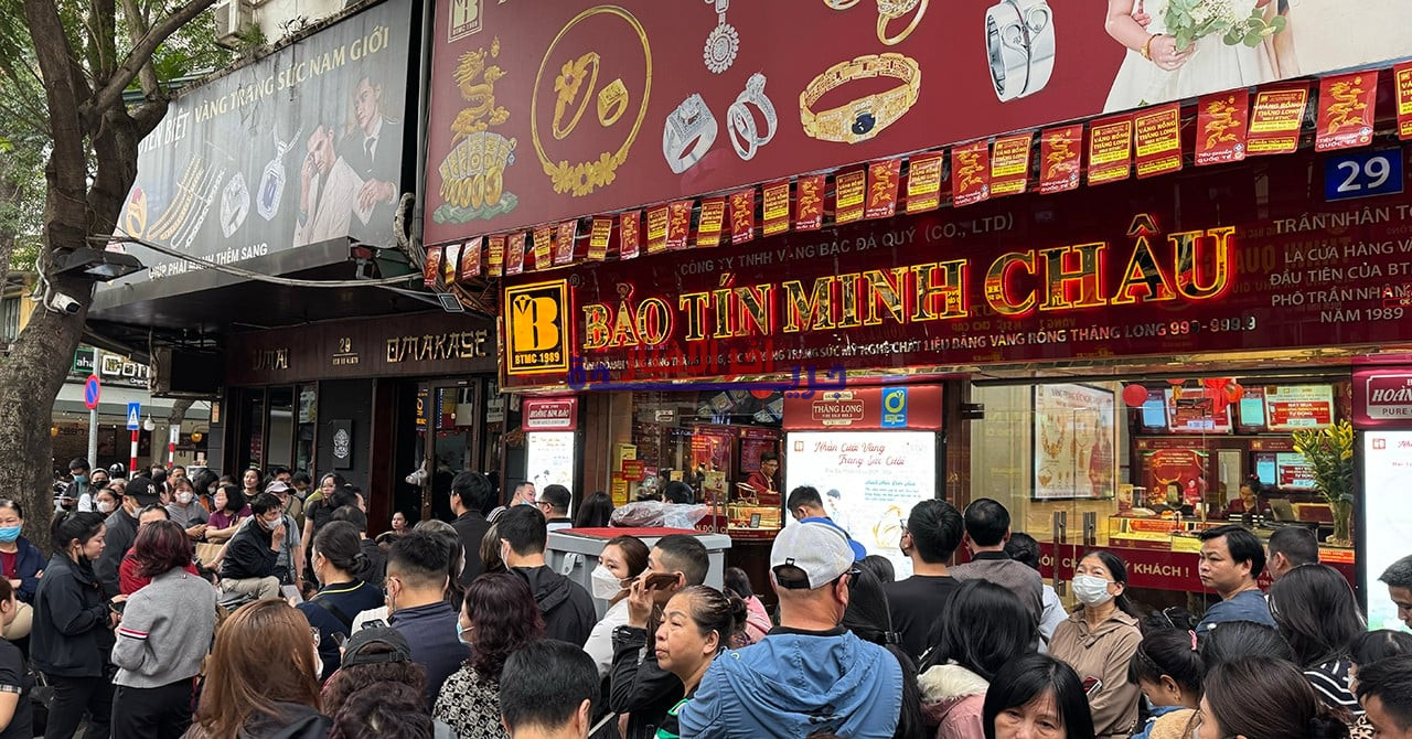 انخفاض حاد في أسعار الذهب يدفع سكان هانوي للتهافت على شراء الذهب عند أدنى سعر في التاريخ