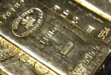 انخفاض حاد في سعر الذهب يقترب من محو مكاسب العام ويثير القلق في الأسواق