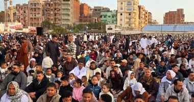 بالصور والفيديو.. آلاف المصلين يحتفلون بعيد الفطر في الإسماعيلية بأجواء مبهجة واحتفالية ضخمة