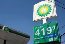 حرب إيران تكشف عن استمرار استنزاف جيوب الأمريكيين: ارتفاع أسعار الوقود واستحقاقات الضرائب