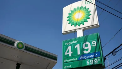 حرب إيران تكشف عن استمرار استنزاف جيوب الأمريكيين: ارتفاع أسعار الوقود واستحقاقات الضرائب