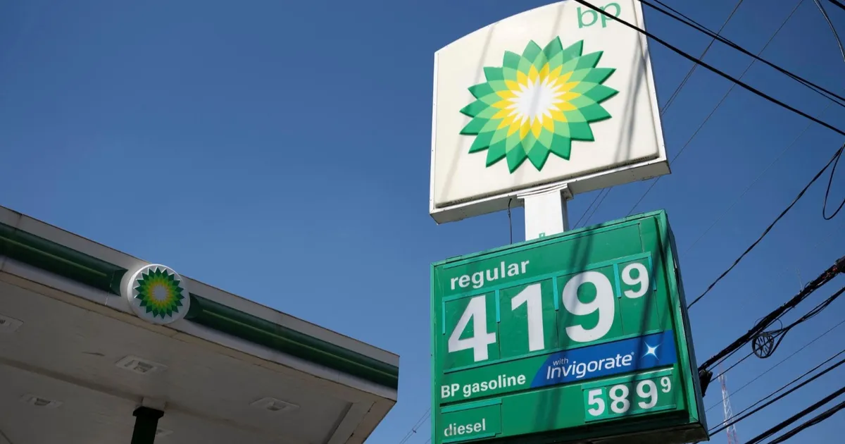 حرب إيران تكشف عن استمرار استنزاف جيوب الأمريكيين: ارتفاع أسعار الوقود واستحقاقات الضرائب