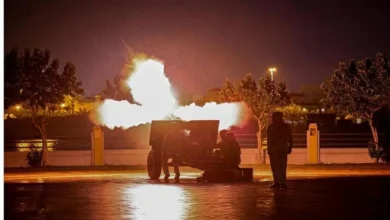 دولة عربية تُشعل احتفالات عيد الفطر بـ8 طلقات مدفعية مثيرة (فيديو)