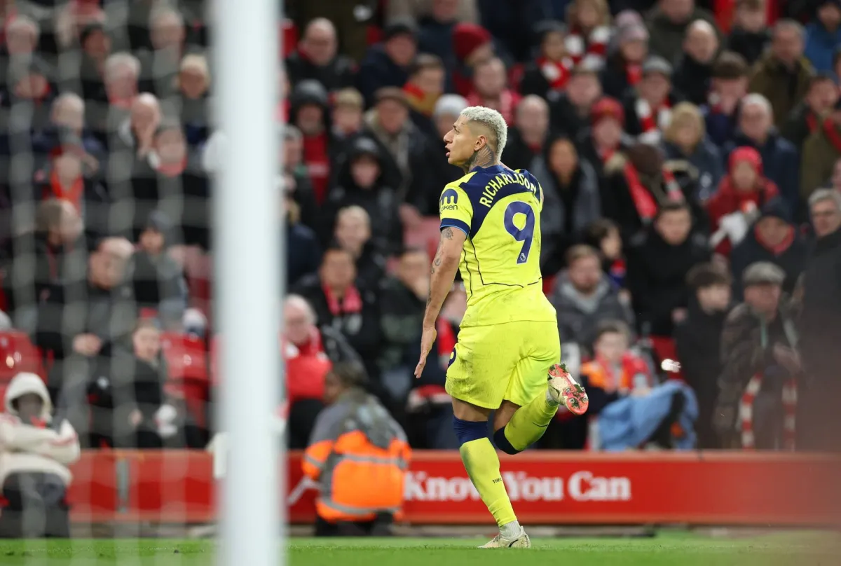 ريتشاريليسون ونيتو يعبران عن سعادتهما بتعادل توتنهام مع ليفربول في مباراة مثيرة