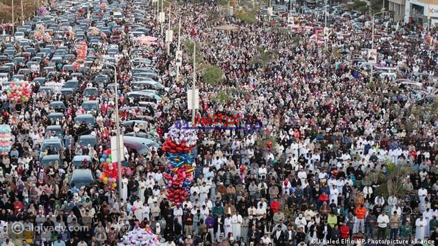 صلاة مختلطة ودعاء غير معتاد يثير الجدل في مصر خلال عيد الفطر: تفاصيل وأبعاد القضية