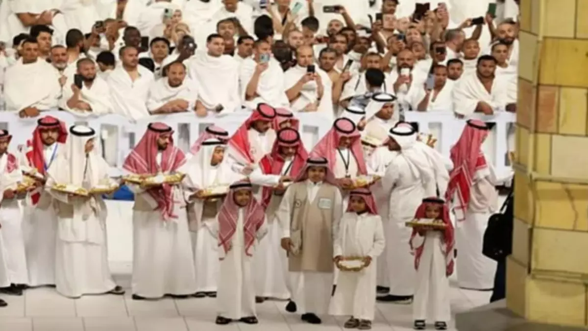 عاجل: خريطة تفصيلية لمواعيد صلاة العيد في السعودية.. توقيت مكة والرياض وأهم المناطق على رأس الساعة!