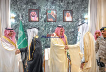 عبدالعزيز بن سعد يبادل المهنئين ويضيء فرحة العيد للأطفال الأيتام في حفل مميز