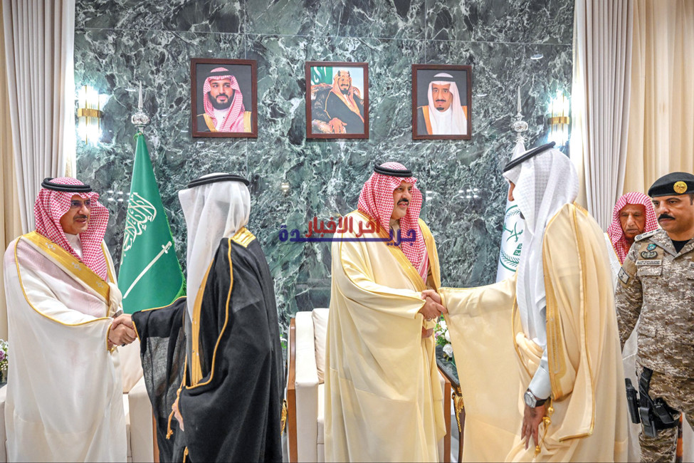 عبدالعزيز بن سعد يبادل المهنئين ويضيء فرحة العيد للأطفال الأيتام في حفل مميز