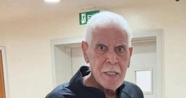 لحظة مؤثرة.. حسن شحاتة يؤازر الزمالك بقوة في المدرجات أمام أوتوهو