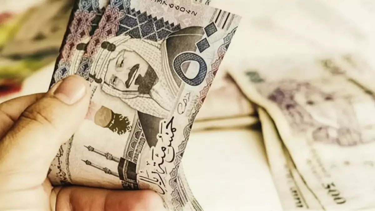 لماذا يثق المصريون في البنك الأهلي لتحويل ملياراتهم.. وتكلفة كل ألف ريال تبلغ فقط 50 جنيهًا!