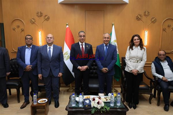 محافظ الجيزة يتبادل التهاني مع المواطنين والقيادات بمناسبة عيد الفطر ويشدد على الوحدة والتكاتف
