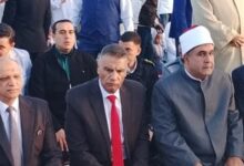محافظ جنوب سيناء يؤدي صلاة عيد الفطر في ساحة الاستاد الرياضي بطور سيناء وسط احتفالات مميزة