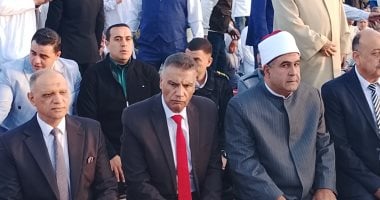 محافظ جنوب سيناء يؤدي صلاة عيد الفطر في ساحة الاستاد الرياضي بطور سيناء وسط احتفالات مميزة
