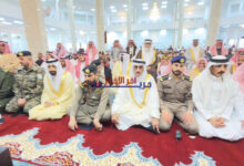 محافظ ظهران الجنوب يؤدي صلاة عيد الفطر المبارك وسط فرحة وتلاحم أبناء المنطقة