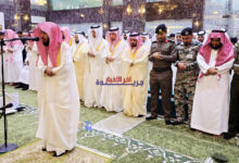 محافظ محايل يقود المصلين في صلاة عيد الفطر المبارك باحتفالية مهيبة