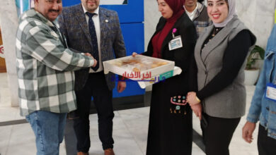 مدير مستشفى العجمي يوزع الهدايا ويجري جولة تفقدية بمناسبة عيد الفطر لتعزيز الروح المعنوية