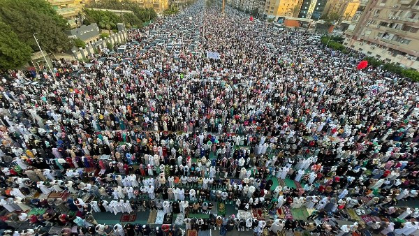 موعد صلاة عيد الفطر 2026 في محافظات مصر.. دليل شامل لاستقبال العيد وسط فرحة الوطن