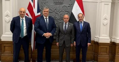 وزير الاستثمار يبدأ اجتماعاته في لندن بلقاء وزير الأعمال البريطاني بحضور وزير المالية